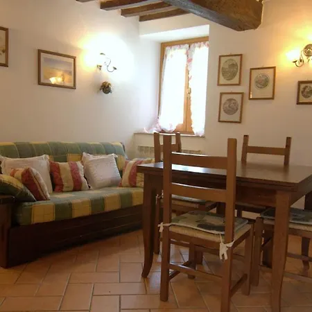 Cantagallina Sleeps 4 Pool Wifi Apartmán